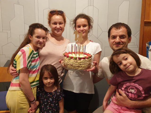 Familien samlet til 14 års fødselsdag